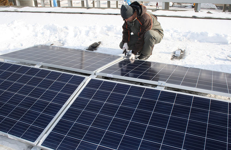 Comment entretenir les panneaux solaires dans les centrales photovoltaïques ?