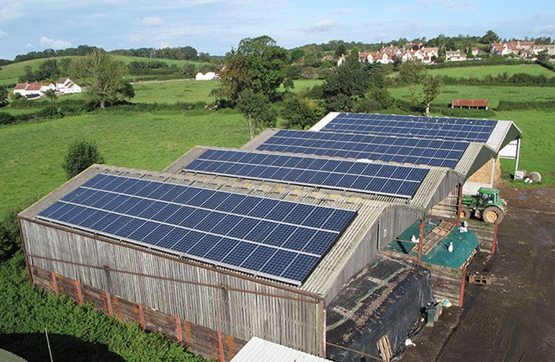 Comment un onduleur solaire hybride garantit une solution énergétique durable et verte pour les fermes ?