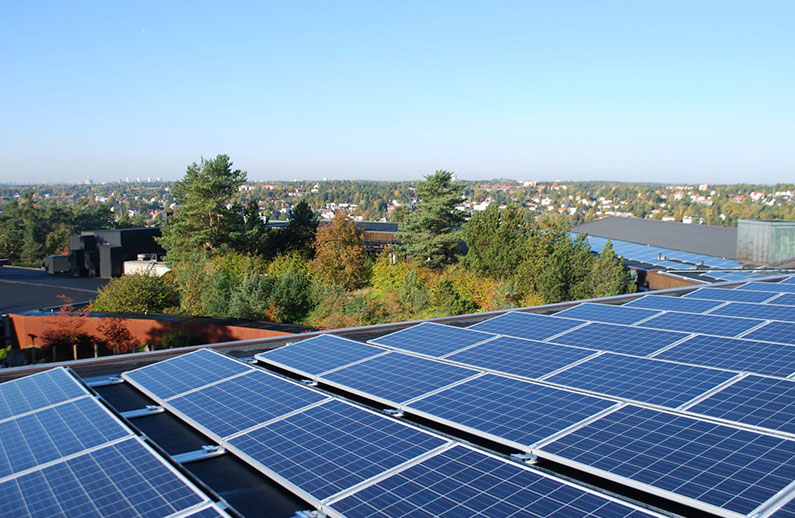 Comment les systèmes solaires peuvent-ils prendre en charge les entrepôts frigorifiques 24h/24 et 7j/7 ?