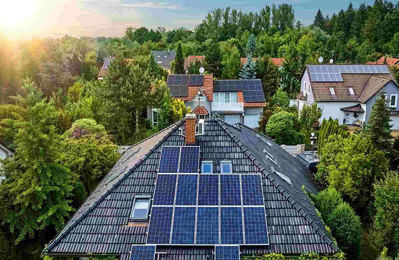 Qu'est-ce qu'un onduleur solaire hybride et comment fonctionne-t-il ?